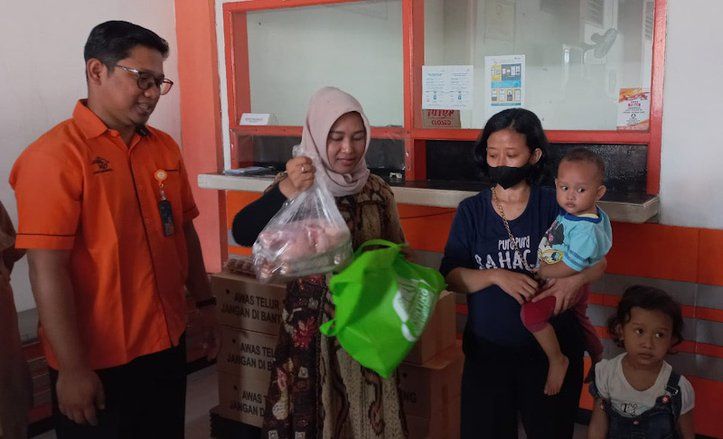 Cegah Stunting di Kota Mojokerto, Walkot Ning Ita Berikan Bantuan Daging Ayam dan Telur