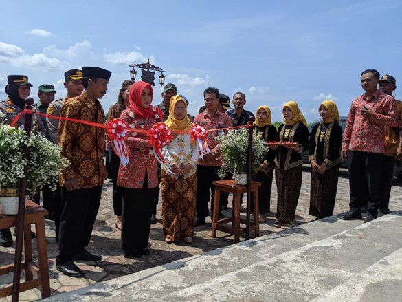 Sambut Hari Jadi Kabupaten Mojokerto ke-703, Bupati Ikfina Resmikan Lima Proyek untuk Masyarakat