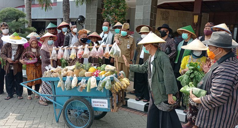 Seluruh ASN Pemkab Gresik Berbaju Petani