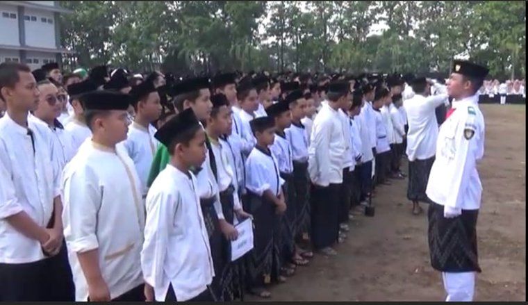 Ribuan Santri Tebuireng Upacara Peringatan Hari Santri 2023 
