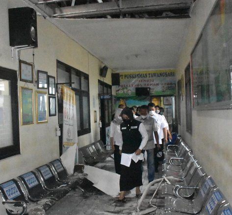 Bupati Ikfina Cek Langsung Atap Ambrol UPT Puskesmas Tawangsari