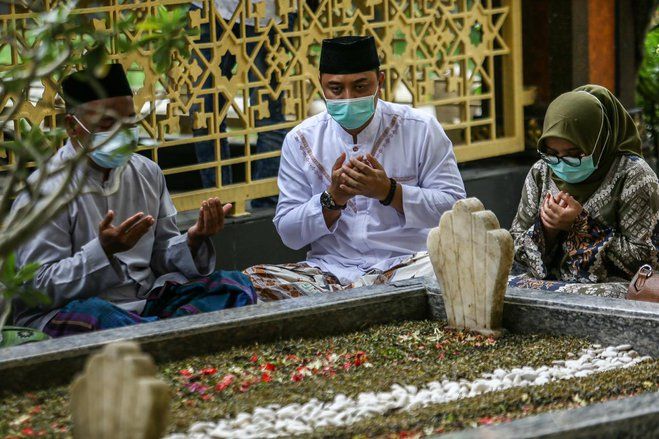 Masa Tenang, Eri Cahyadi Ziarah ke Makam Pendiri NU