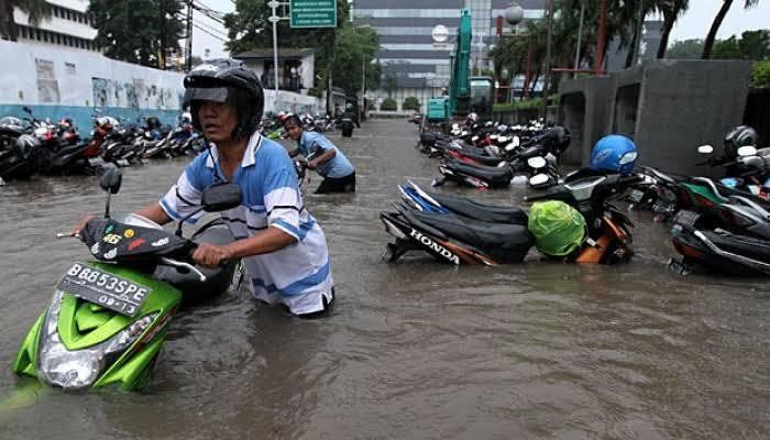 Tips Atasi Motor saat Banjir