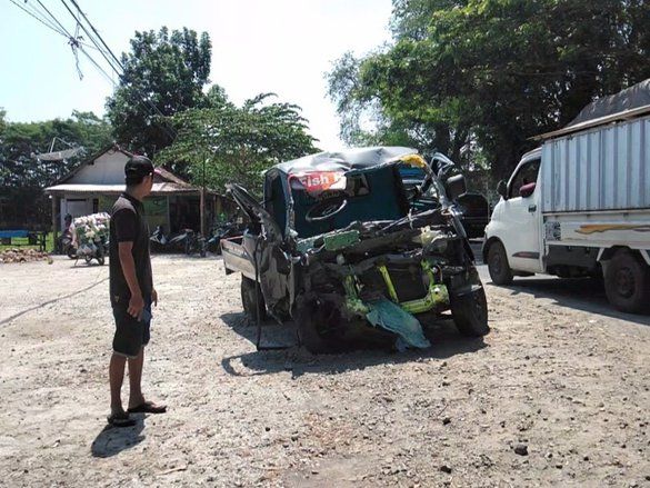 Laka Maut, Mobil Pikap Tabrak Elf di Jalur Pantura Paiton, Satu Tewas
