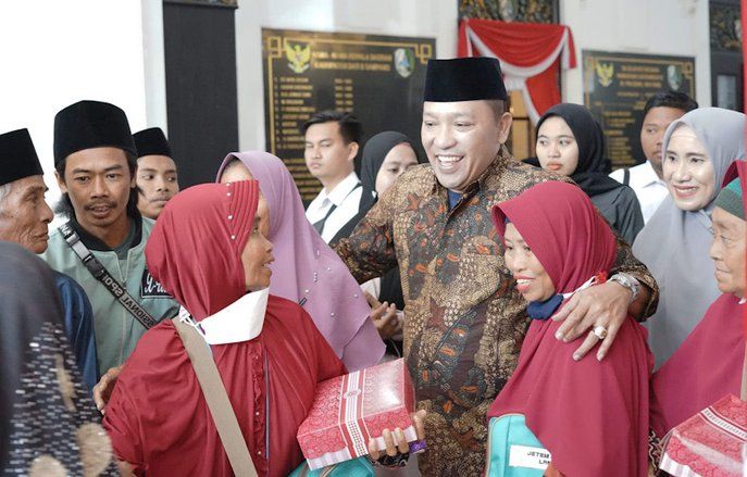 Bupati Sampang Slamet Junaidi Biayai 15 Warganya Umrah ke Tanah Suci Makkah