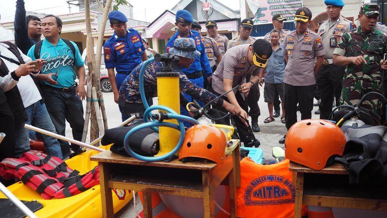 Siaga Banjir Langganan, TNI dan Polri di Gresik Dirikan Posko