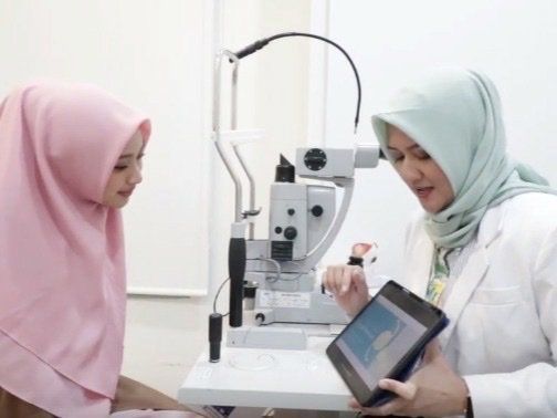 Mana yang Baik, Kacamata atau Lasik? Ini Penjelasannya