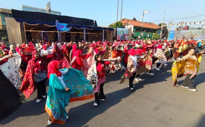 Batik in Motion 2026 Gebrak Regenerasi, 2.705 Penari di Probolinggo Ukir Rekor MURI