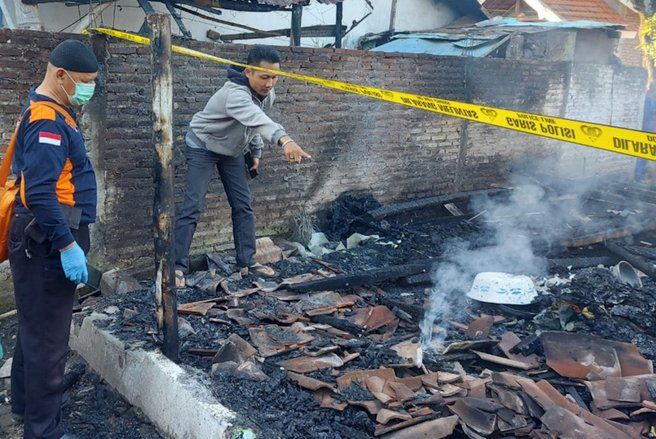 Diduga Nyalakan Obat Nyamuk Bakar, Warga Probolinggo Ditemukan Meninggal&nbsp;Hangus Terbakar