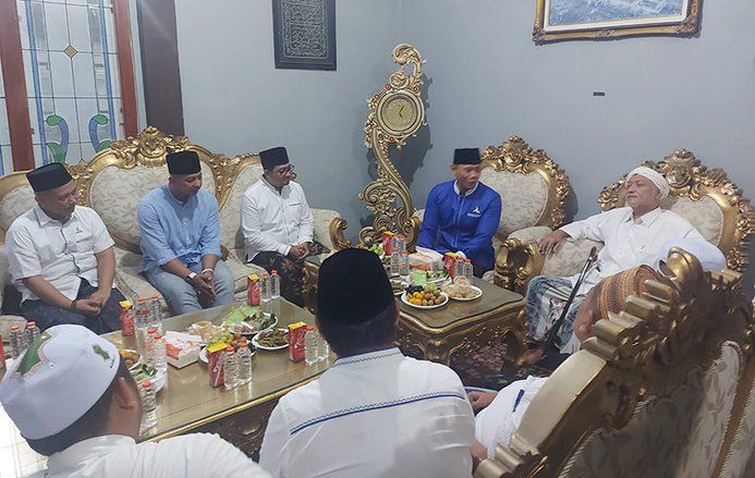 Sowan ke PP Banyuanyar Timur Pemaksaan, AHY ke Ruangan Khusus