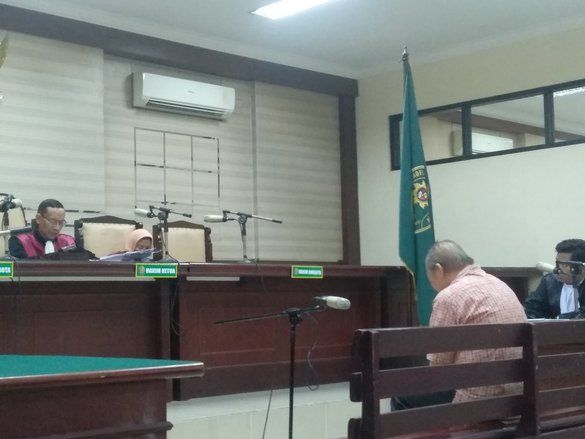 Terdakwa Jasmas Menangis Divonis Enam Tahun Penjara