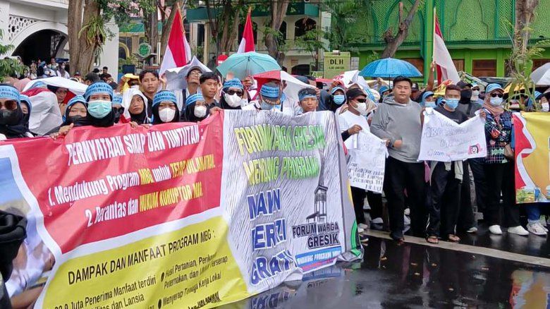 Aksi Damai di Depan DPRD, Forum Warga Gresik Tuntut MBG Tetap Jalan
