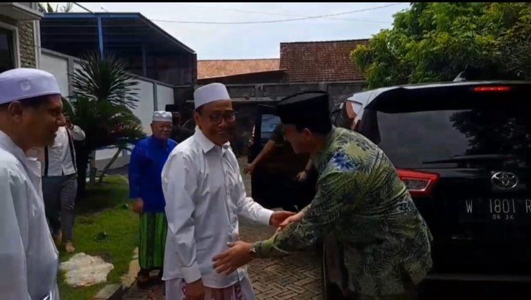 Kunjungi Ponpes Zainul Hasan Genggong Probolinggo, Anies Baswedan Minta Restu