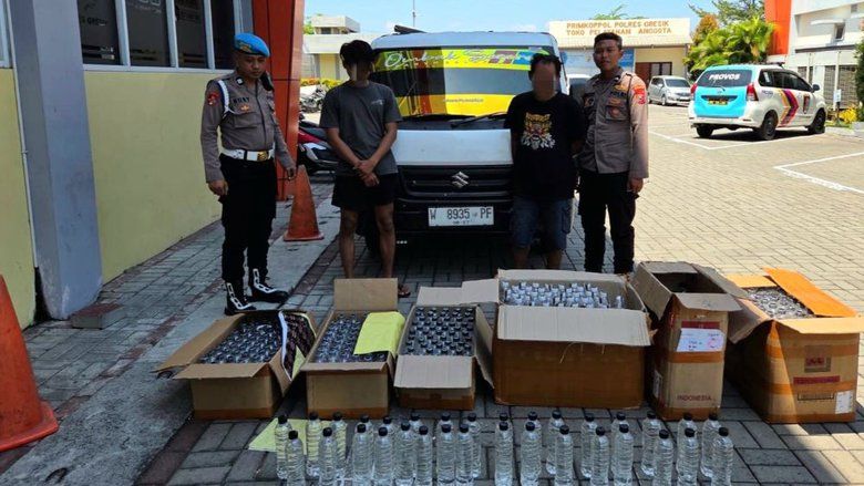 Polisi Gresik Gagalkan Pengiriman 439 Botol Arak Bali