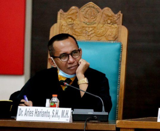 DPRD dan Gerindra Didesak Bersikap Tegas atas Anggota Dewan Main Game dan Merokok saat Rapat Penting