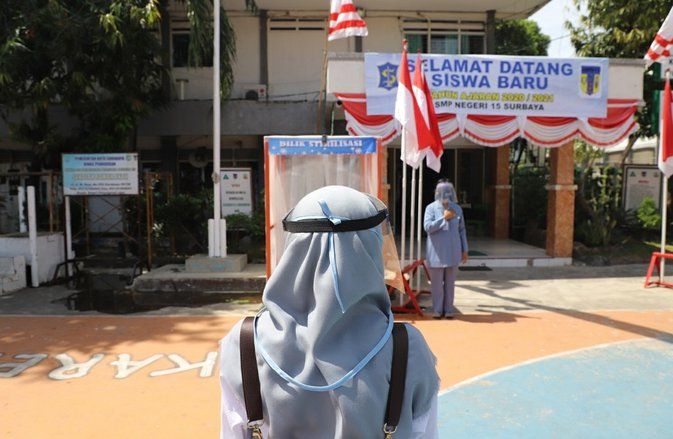 Guru SD dan SMP di Surabaya Mulai Masuk Sekolah