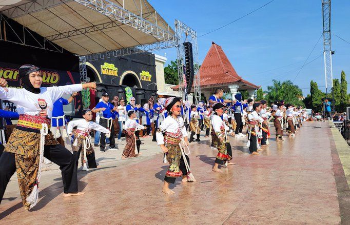 19.271 Anak Pecahkan Rekor Dunia Dengan Menari Krido Warok 