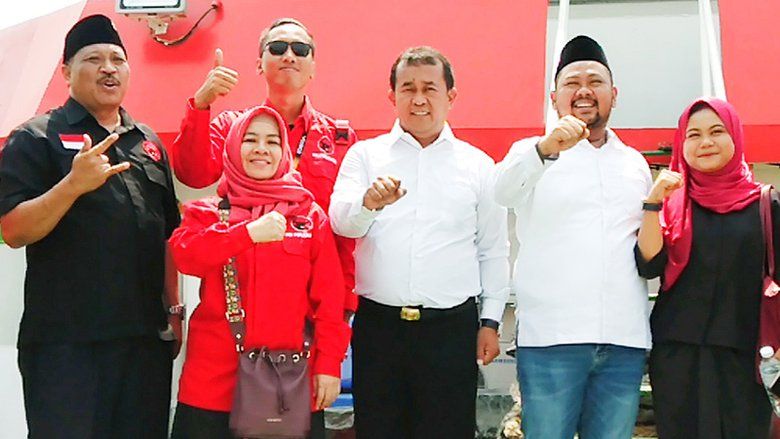 Seribuan Warga Ikuti Baksos Pengobatan Gratis PDIP Gresik dengan RS Apung Malahayati