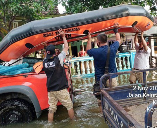 Banjir Masih Menggenangi Pasuruan dan Sidoarjo