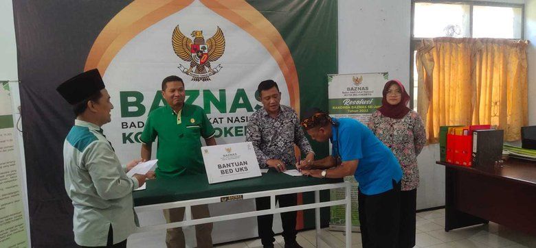 Dukung Kota Sehat, Baznas Kota Mojokerto Bantu 10 Bed UKS Sekolah Dasar