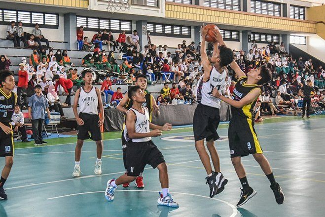Diikuti 113 Tim, Kejuaraan Bola Basket Antar Pelajar Surabaya Rebutkan Piala Wali Kota