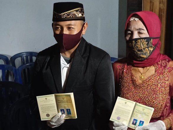 Di Ponorogo Ada Pasangan Pengantin Beda Usia Terpaut 47 Tahun