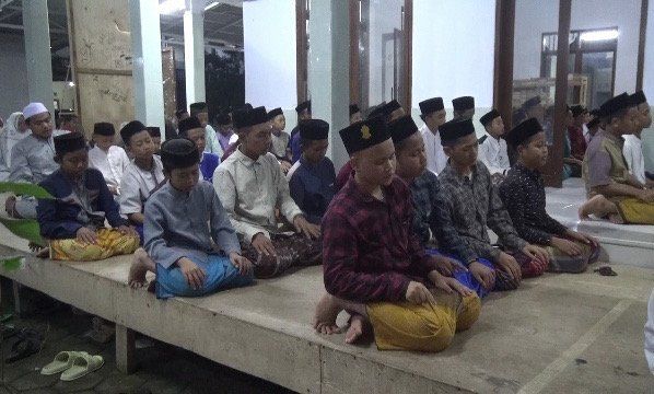 Ponpes Mahfilud Durror Jember Gelar Salat Taraweh dan Puasa Lebih Awal, Ini Alasannya