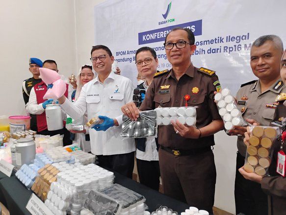 BPOM Bongkar Pabrik Kosmetik Ilegal di Mojokerto, Nilai Temuan Rp16 Miliar