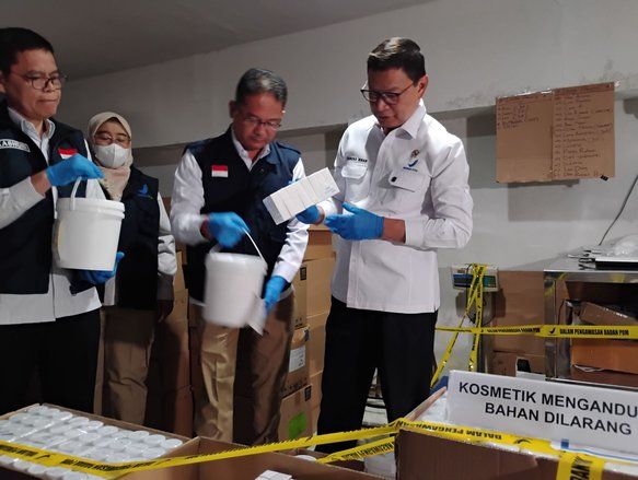 Kosmetik Ilegal di Mojokerto Diduga Beromzet Rp9 Miliar Setahun, Dipasarkan hingga Klinik Kecantikan