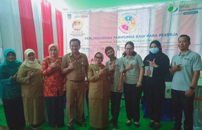 BPJS Ketenagakerjaan Jombang Lakukan Jemput Bola Layani Warga di Acara Bulaga