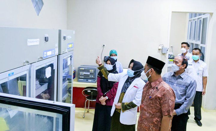 PMI Gresik Banyak Layani Darah Plasma Konvalesen ke Berbagai Tempat di Indonesia.