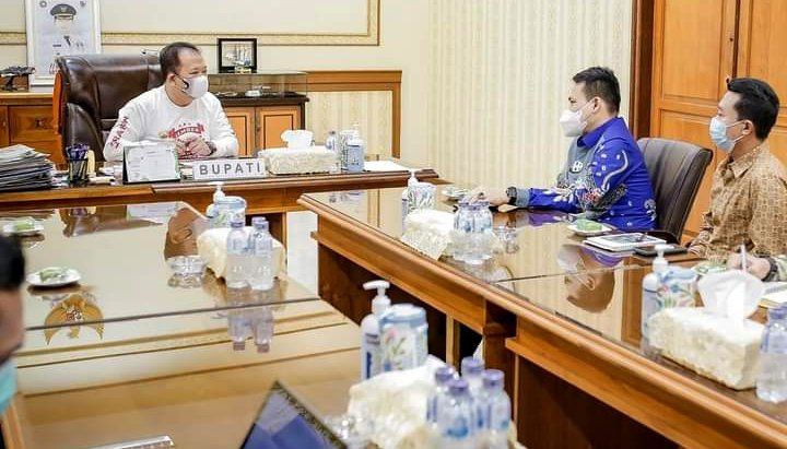 Dorong Solidaritas Warga, Bupati Jember Serahkan Seluruh Gaji untuk Warga Terdampak Covid