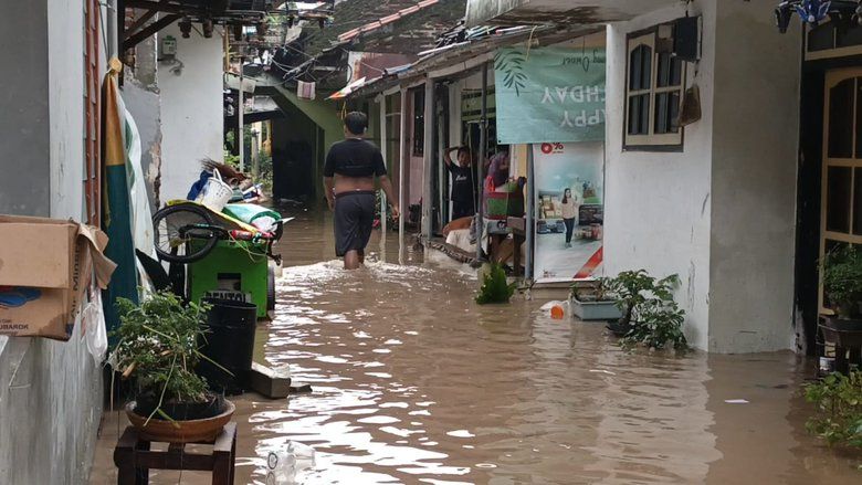 Pemkab Probolinggo Evakuasi Warga Terdampak Banjir, Pantura Kembali Normal