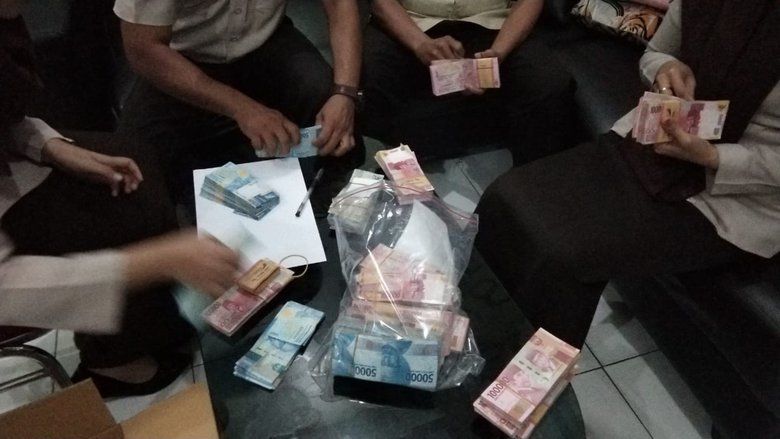 Pegawai Ditangkap Jaksa, Layanan Publik Badan Keuangan Gresik Terhenti