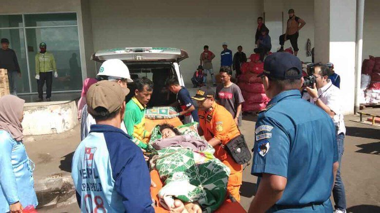 Tim KN SAR Evakuasi Penumpang Kapal di Tanjung Perak