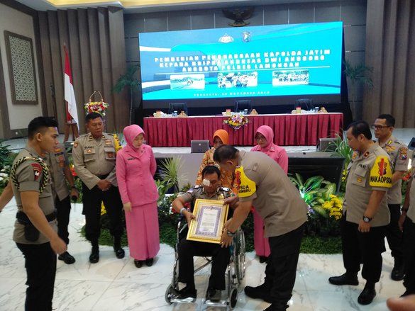 Bripka Andreas Dapat Kenaikan Pangkat Luar Biasa