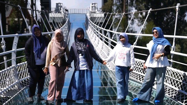 Pengunjung Bromo Sky Bridge Dibatasi 40 Orang, Ini Harga Tiketnya