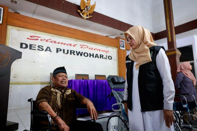 Dokter Spesialis Datangi Warga dalam Program "Bunga Desa" Banyuwangi