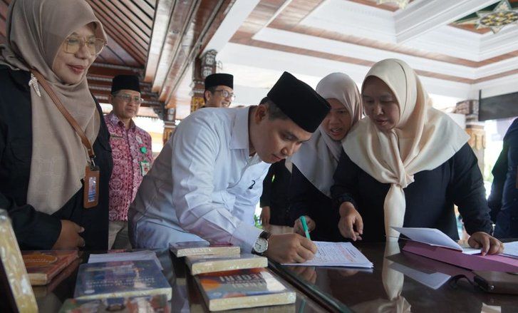 Saat AI Menjawab Pertanyaan, Guru Membentuk Karakter