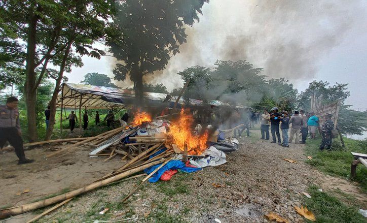 Arena Judi Omset Puluhan Juta di Desa Watukenongo Dibakar Petugas