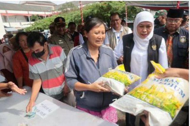 Khofifah Pastikan Stok Beras di Jawa Timur Aman