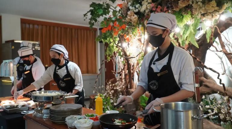 <em>Crescere Group</em>, Mahasiswa Manajemen Hotel UK Petra Digembleng Praktik Bisnis