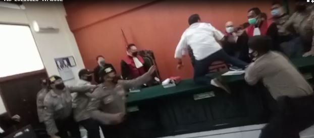 Terdakwa Disinformasi Covid-19 Serang Hakim PN Banyuwangi