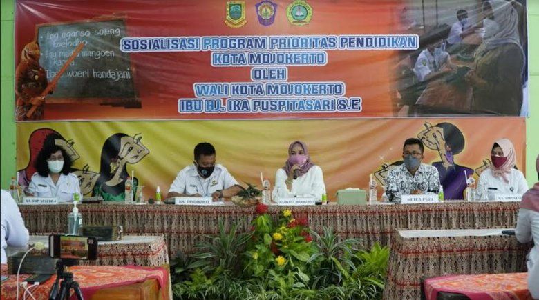 Pemkot Mojokerto Beri Perlengkapan Sekolah Gratis untuk Siswa SD-SMP