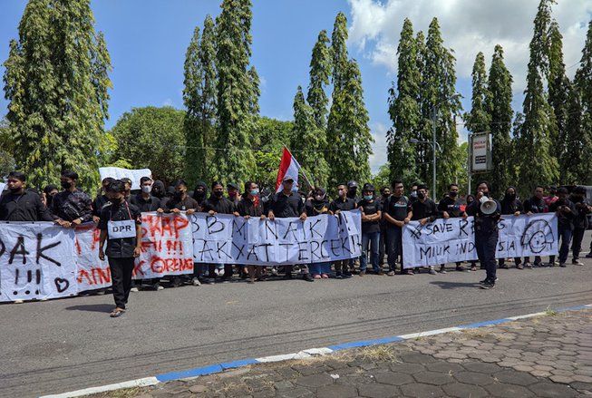 Mahasiswa Ponorogo Geruduk DPRD Bawa Tujuh Tuntutan