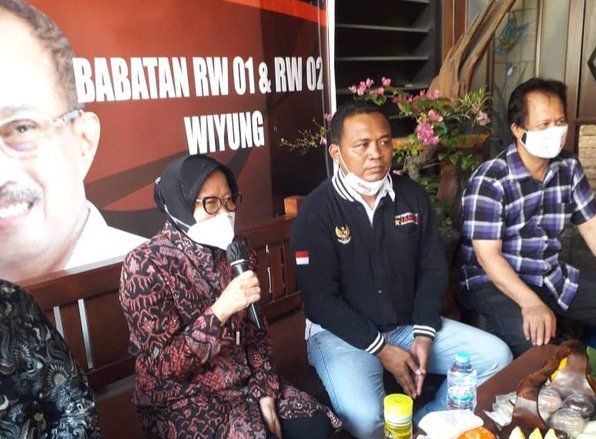 Risma Kampanyekan Eri Cahyadi-Armuji, Warga: Ingin Penerus Sosok Kebaikan Bu Risma