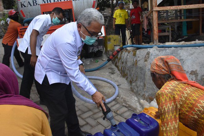 Kekeringan, Pemkab Mojokerto Pasok Air Bersih di Dua Desa
