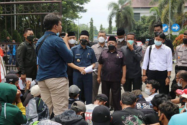 Temui Pendemo, Wabup Blitar Pastikan Operasional PT Greenfields Dihentikan