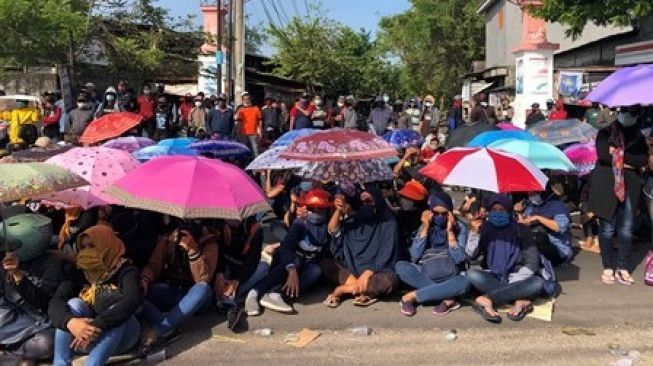 Di Balik Tidak Dapat THR, Ini Pengakuan Buruh dari Perusahaan New Era