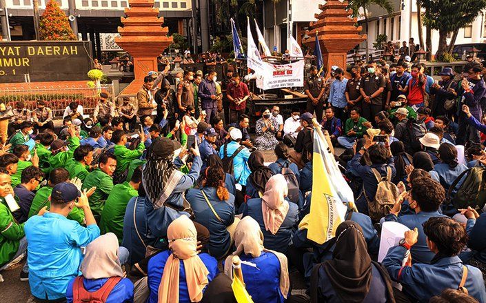 Duduki Gedung DPRD Jatim, BEM SI Jatim Demo Tuntut Transparansi Draft RKUHP